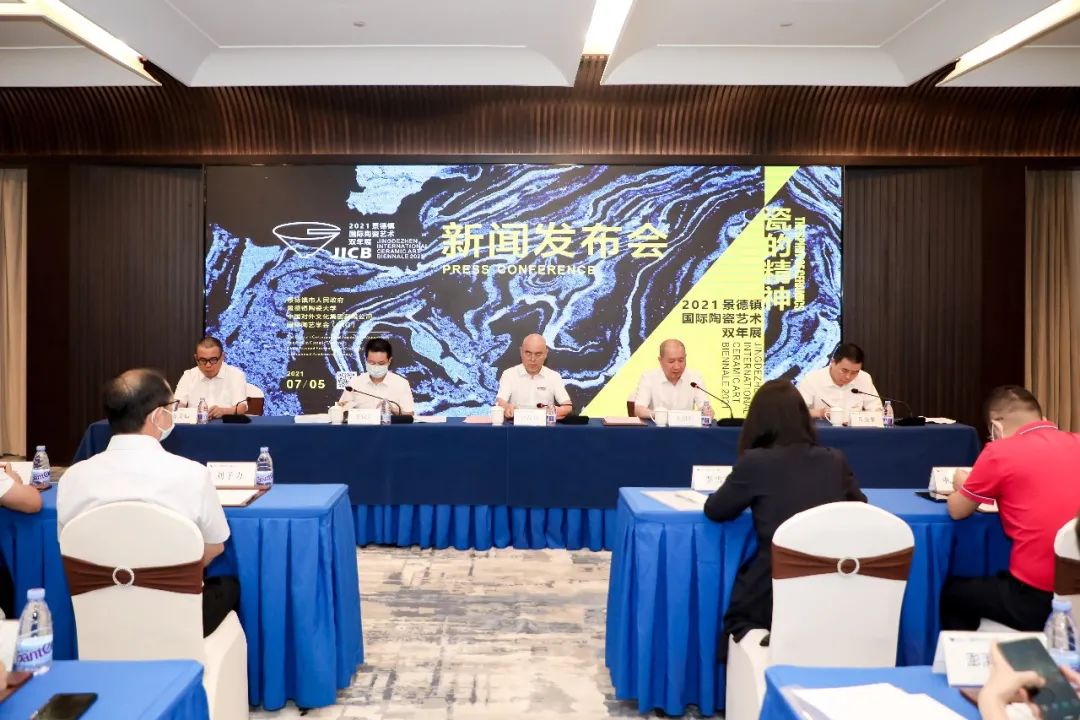 展览对话 | 吕品昌艺术四十年：在探索中远游，又在探索中回归