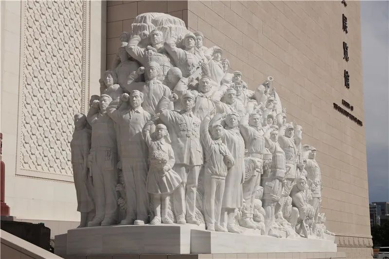 展览对话 | 吕品昌艺术四十年：在探索中远游，又在探索中回归