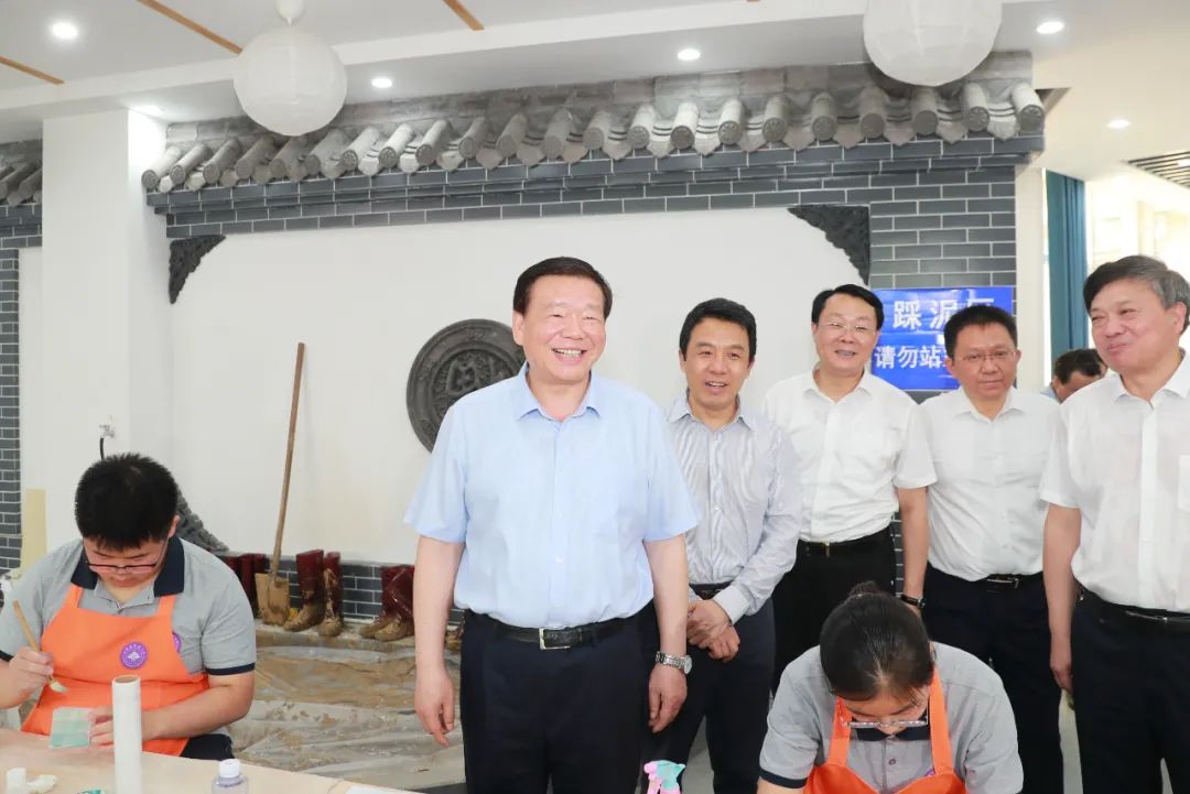市领导朱立凡,张余松,刘霞,陈金观,徐文进参加相关活动.