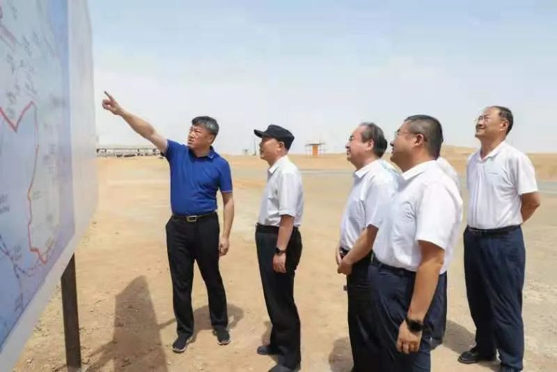 代钦深入阿右旗调研内蒙古博源天然碱开发利用项目