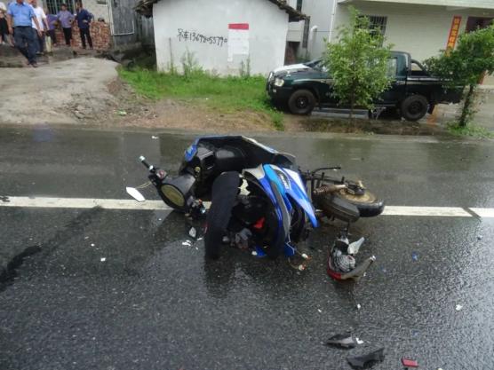 a0015摩托车事故图片