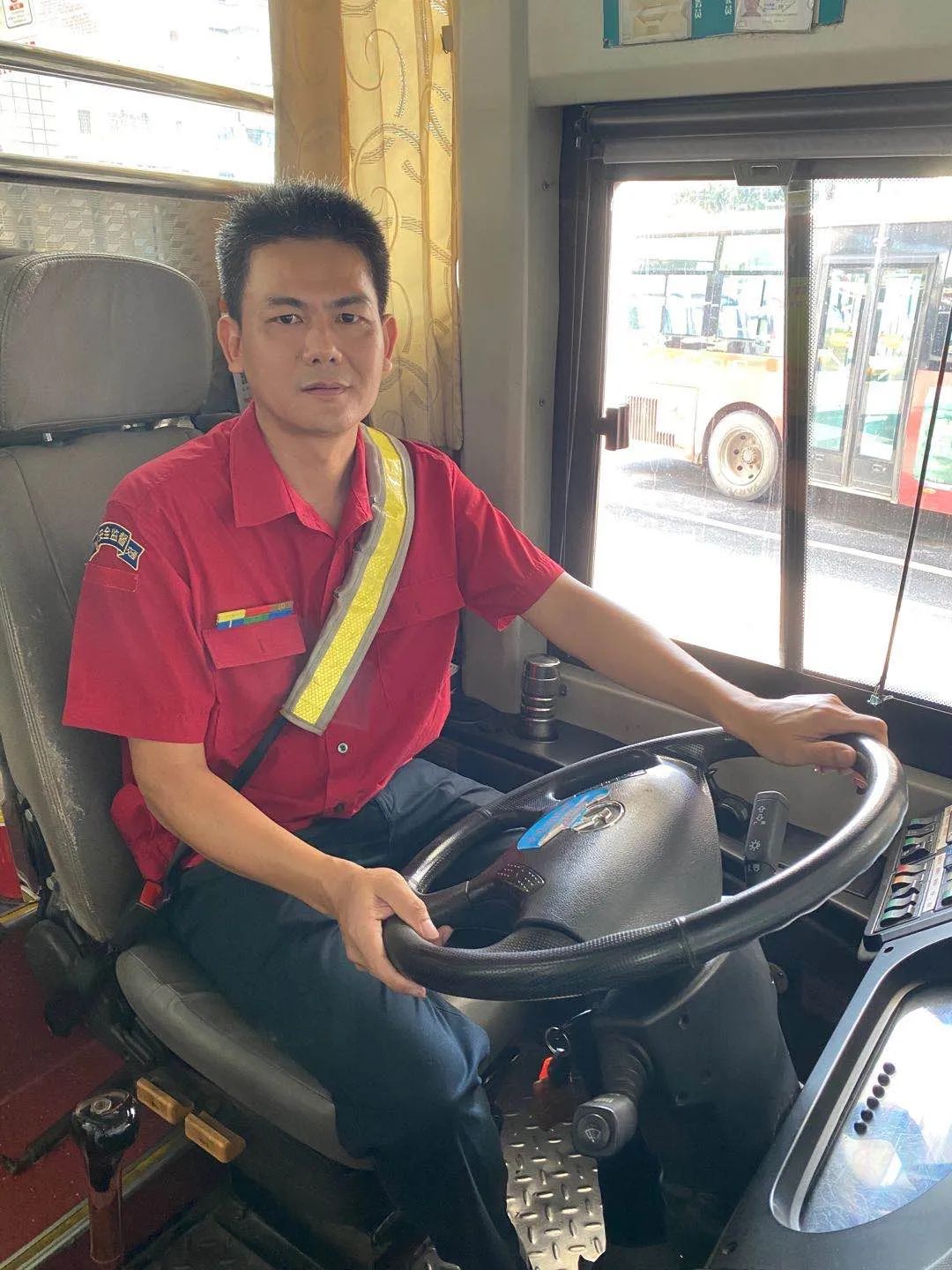 好司机|见义勇为两度登央视,广州公交司机被授予"第八届广州市道德