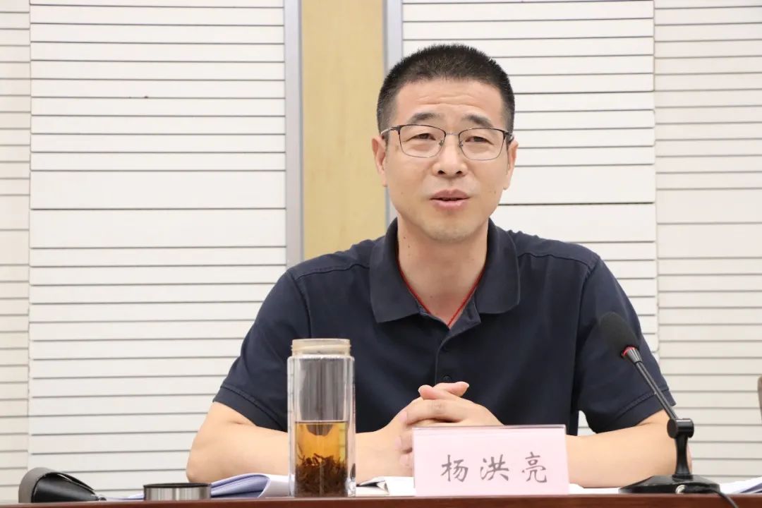 市委统战部副部长杨洪亮,市委统战部综合处(研究室)工作人员,各区县委