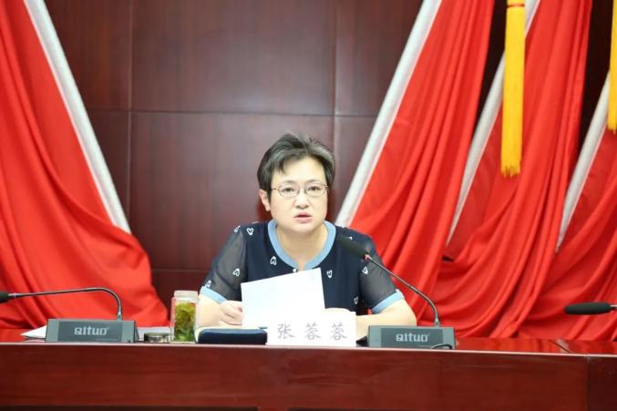 县委常委,宣传部部长,政法委书记张蓉蓉出席会议并讲话.