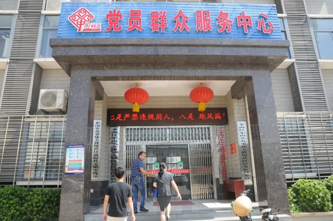 活动中,法官们还到东山头社区,大教提社区及京珠村实地调研人民法院