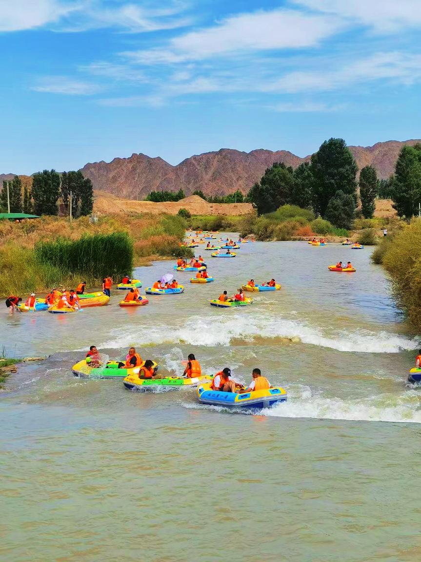 玉门赤金峡景区迎来旅游旺季