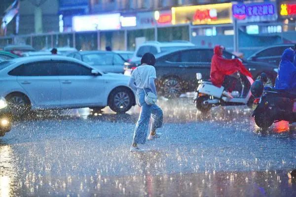 【暴雨自救指南】暴雨天氣,如何自救