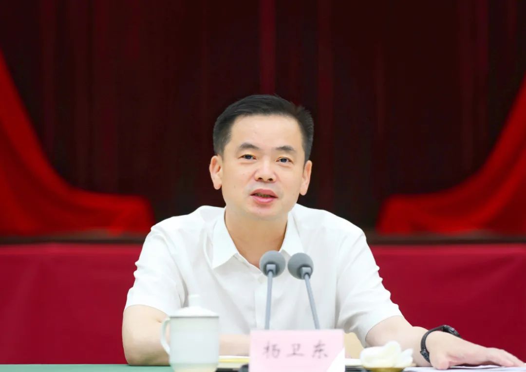 杨卫东向着既定目标全力奔跑形成共同富裕浓厚氛围