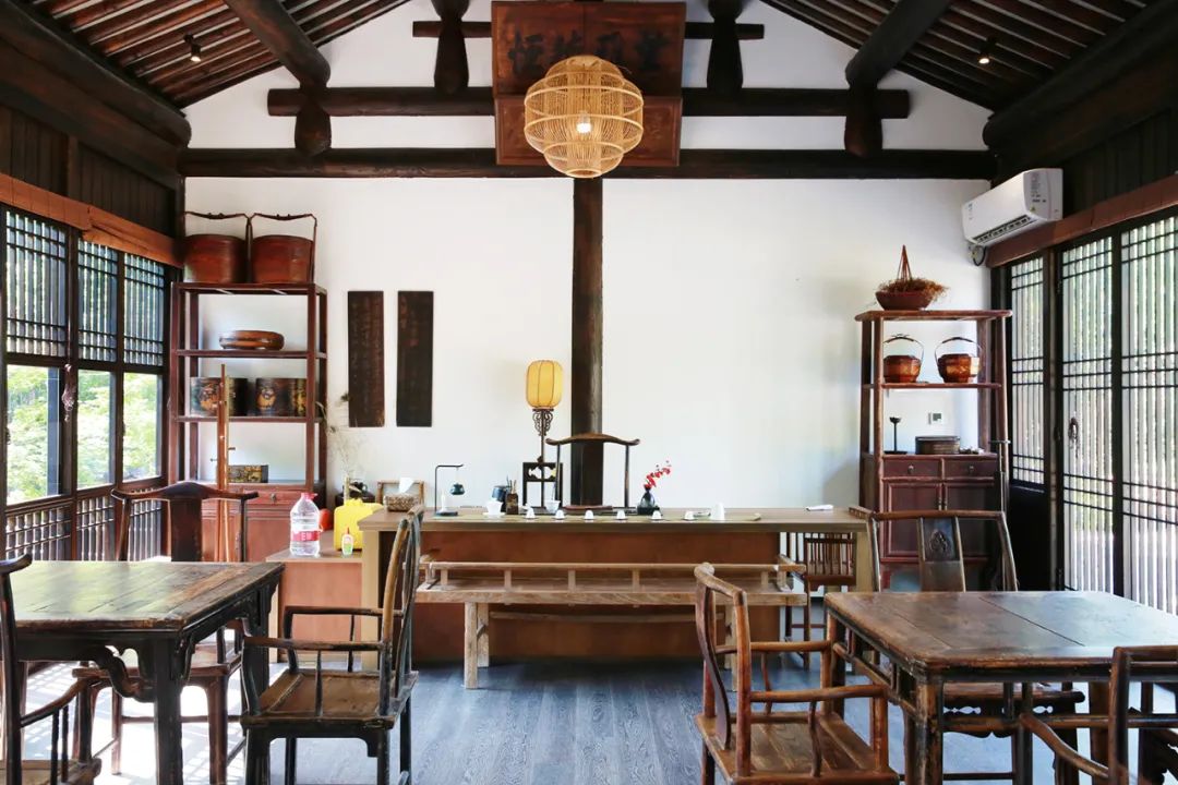 有一座清新脱俗,景致如画,颇具古风禅韵的茶舍——和沁园