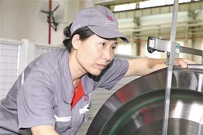 真中!洛阳张素丽登上 《人民日报》