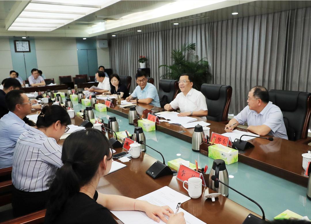 丁纯会见上海期货交易所总经理王凤海一行孔涛参加相关活动