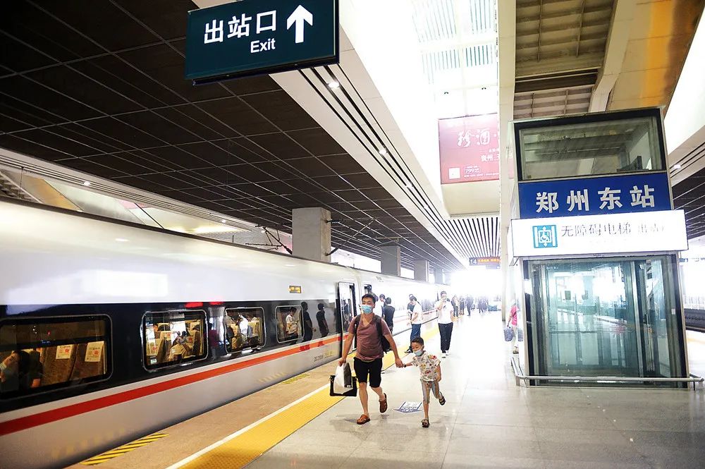 7月23日,记者乘京广高铁列车抵达郑州东站后了解到,目前,南北方向的