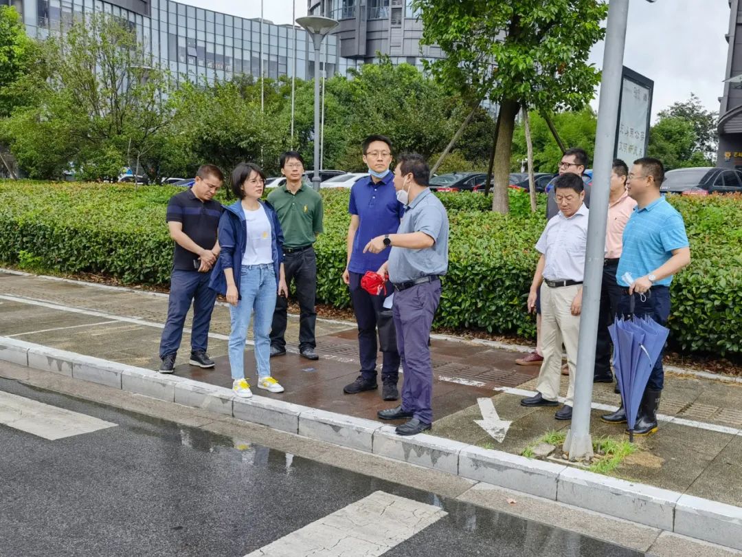 今天下午,區委常委,區政府副區長,區防汛防旱指揮部指揮王蓓蕾率隊