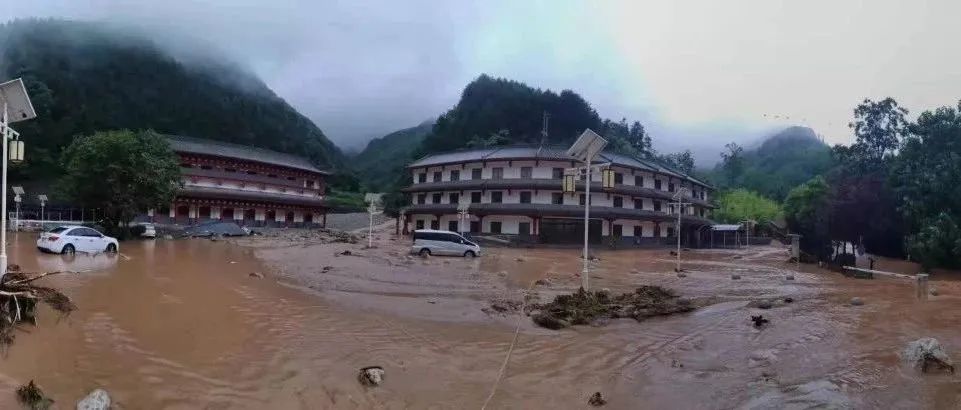 山阳暴雨洪灾发生后他们都在默默地守护大家