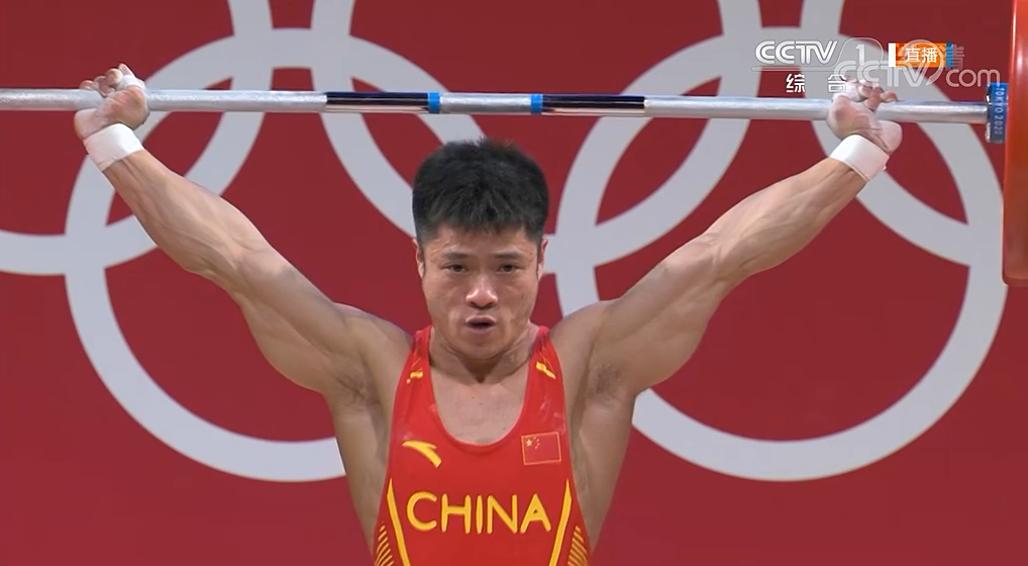 这是中国军团本届奥运会的第四金夺得金牌施廷懋(mào)和王涵跳水女子