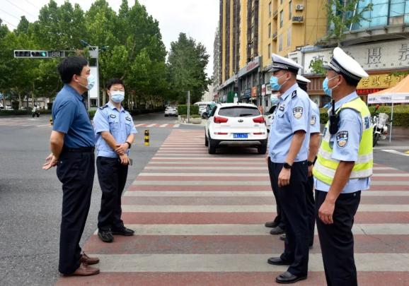 局党委委员,交警大队大队长任振宇陪同.