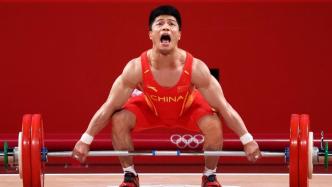 举重男子61公斤级决赛，李发彬创奥运纪录夺冠