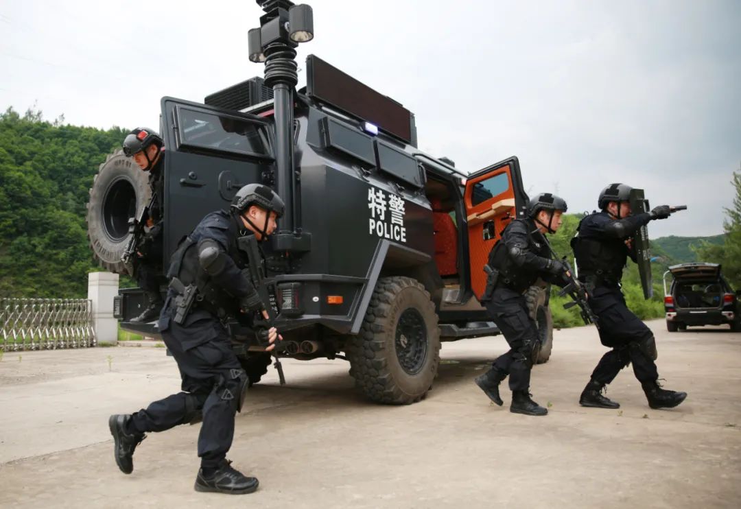 的基层所队淬火铸利刃忠诚守平安记白山市公安局巡特警支队特战大队