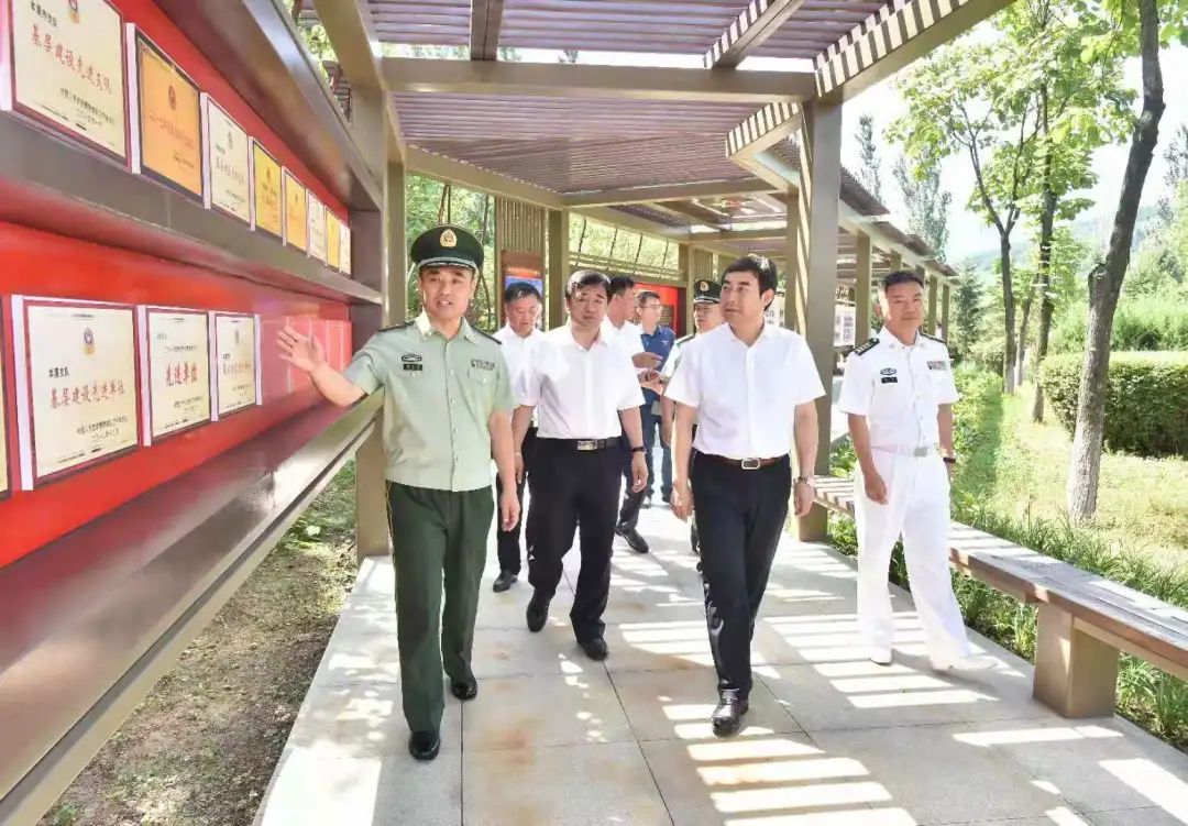 市领导走访慰问驻溪部队和武警官兵