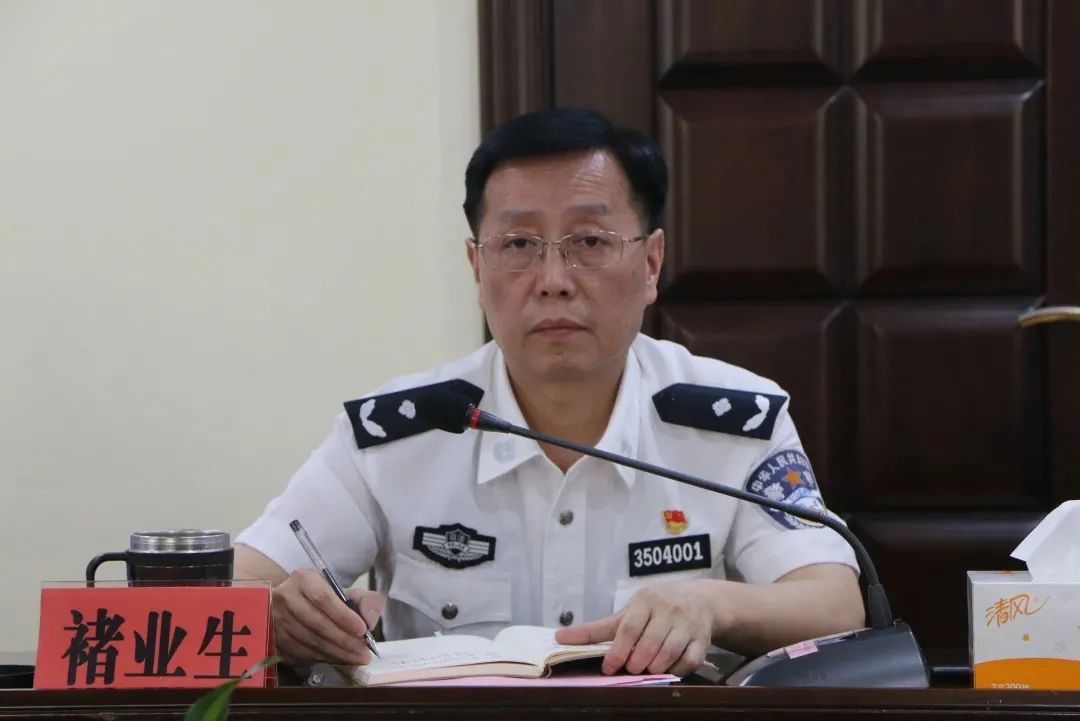 榕城监狱监狱长褚业生作表态发言