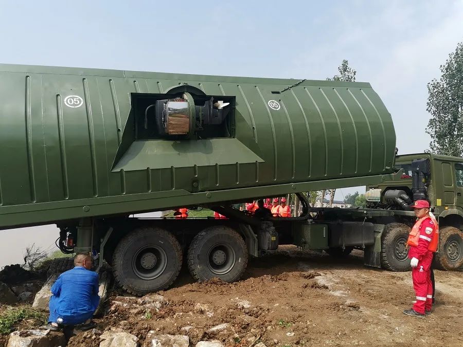 "救援航母"的操舟人——记中国安能六名动力舟桥操作手