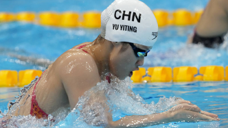 女子200混預賽余依婷第8順利晉級，道格拉斯霍斯祖前2
