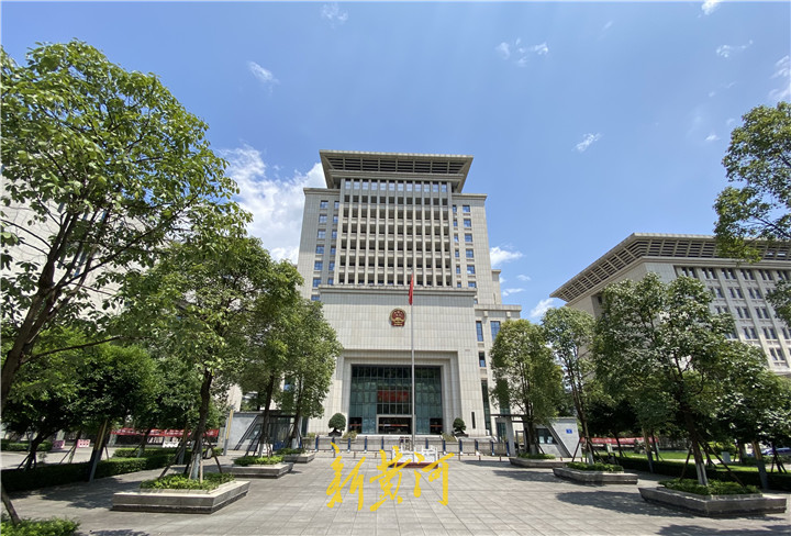 7月26日,重庆市第五中级人民法院一审公开开庭审理了被告人张波,叶诚