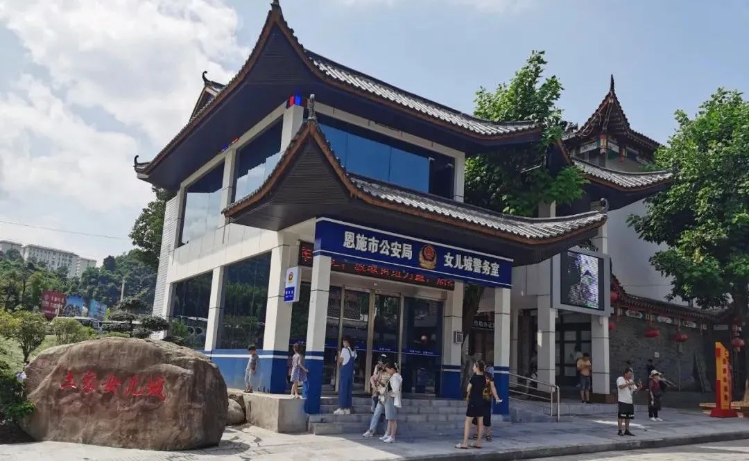 警务室,女儿城,警景相融写忠诚