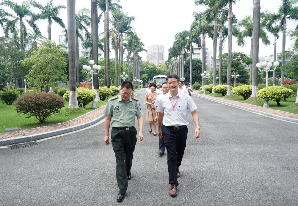 开平市领导到江门军分区开展"八一"慰问,谱写军民融合发展新篇章