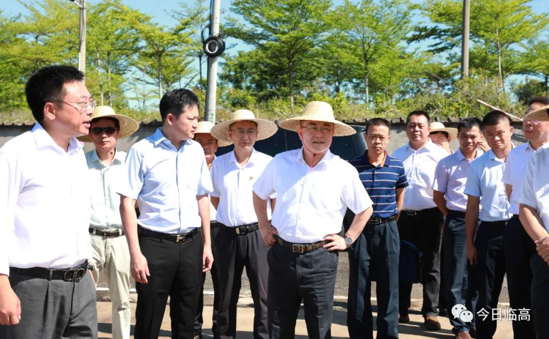 在县委书记文斌,县长唐守兵的陪同下,倪强深入金牌港园区海南海洋装备