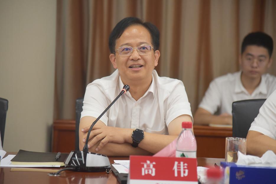 高伟表示,中信银行长沙分行作为开福区重要的金融企业,是辖区重点服务