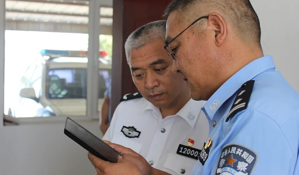 刘国明副盟长一行到巴彦诺日公派出所检查指导工作