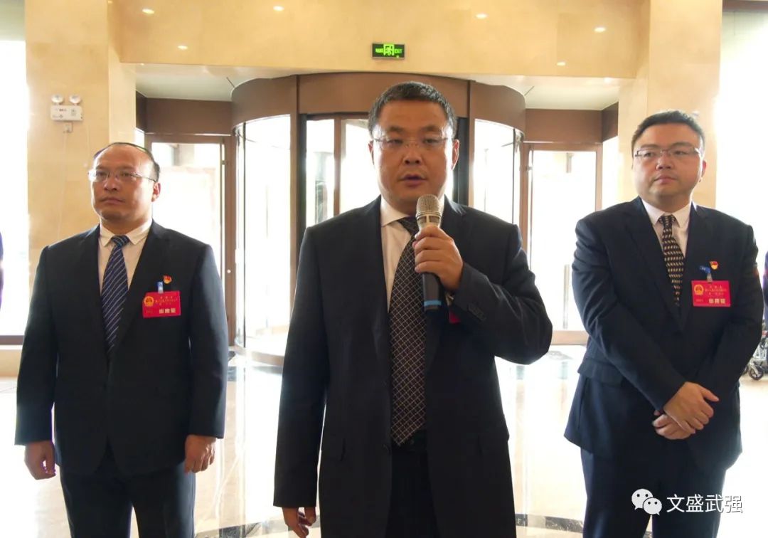 武强县领导看望人大代表和政协委员