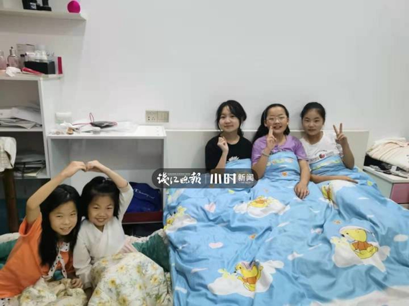 一下子住进10个孩子 台风天 宁波这位校长把孩子们从避灾点接回家
