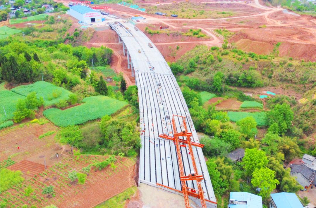 在建遂德高速香山涪江大橋涪江文化廣場紫雲文化公園民生改善篇五年來