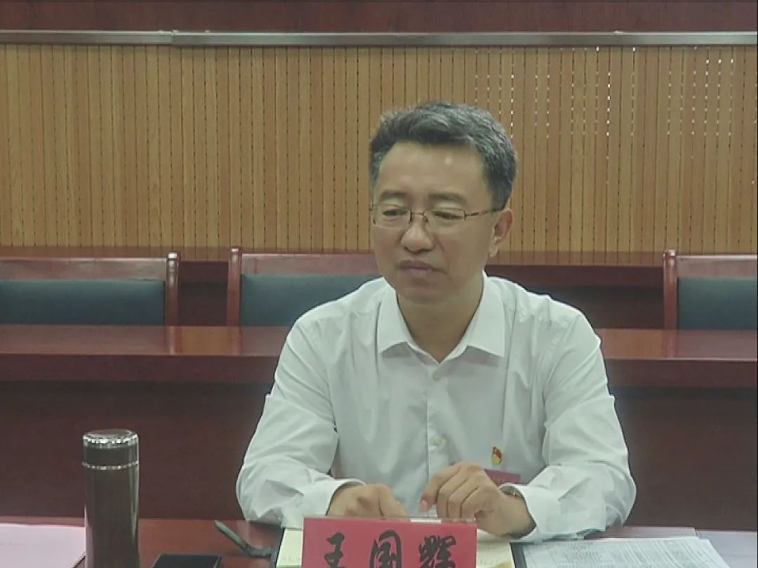 王国辉尚晓辉参加政协分组讨论