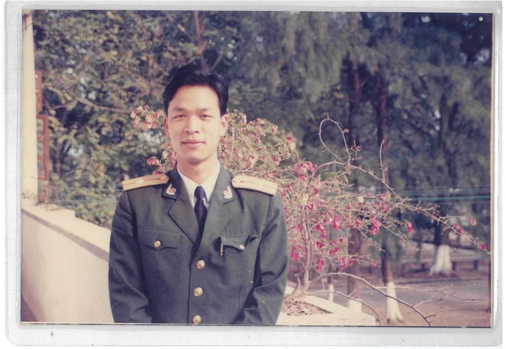 脱军装不脱军魂他的故事为人称赞