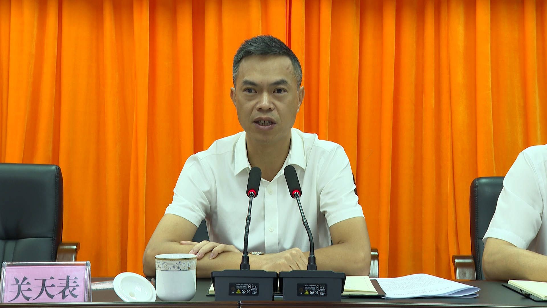 关天表指出,经过海陵区直有关单位,闸坡镇和村委会,社区的努力,乡村