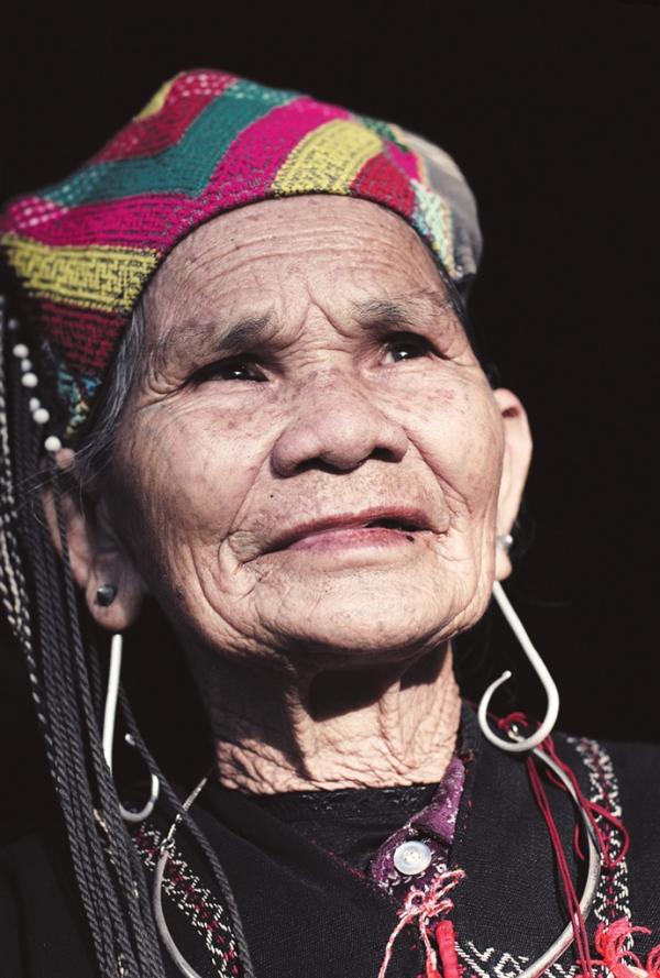 海南黎族人物图片