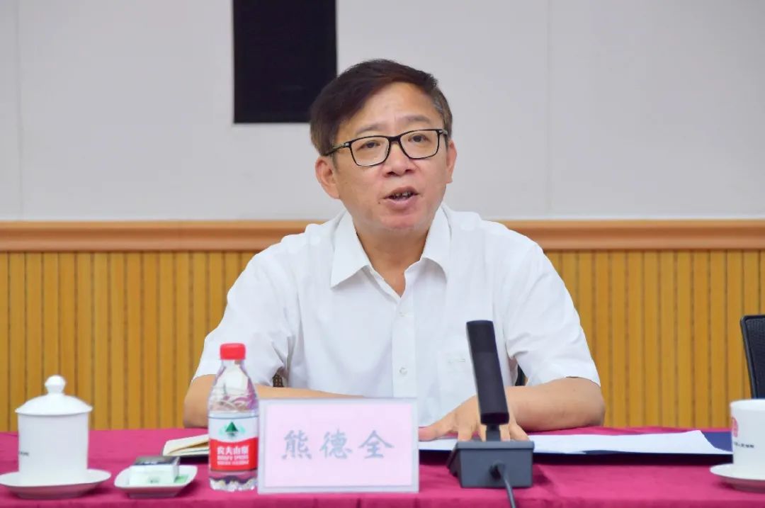 渝中法院熊德全院长一行到九龙坡法院考察交流