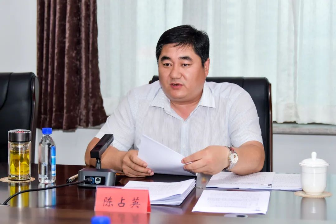 陈占英主持召开红山区委八届169次常委会会议