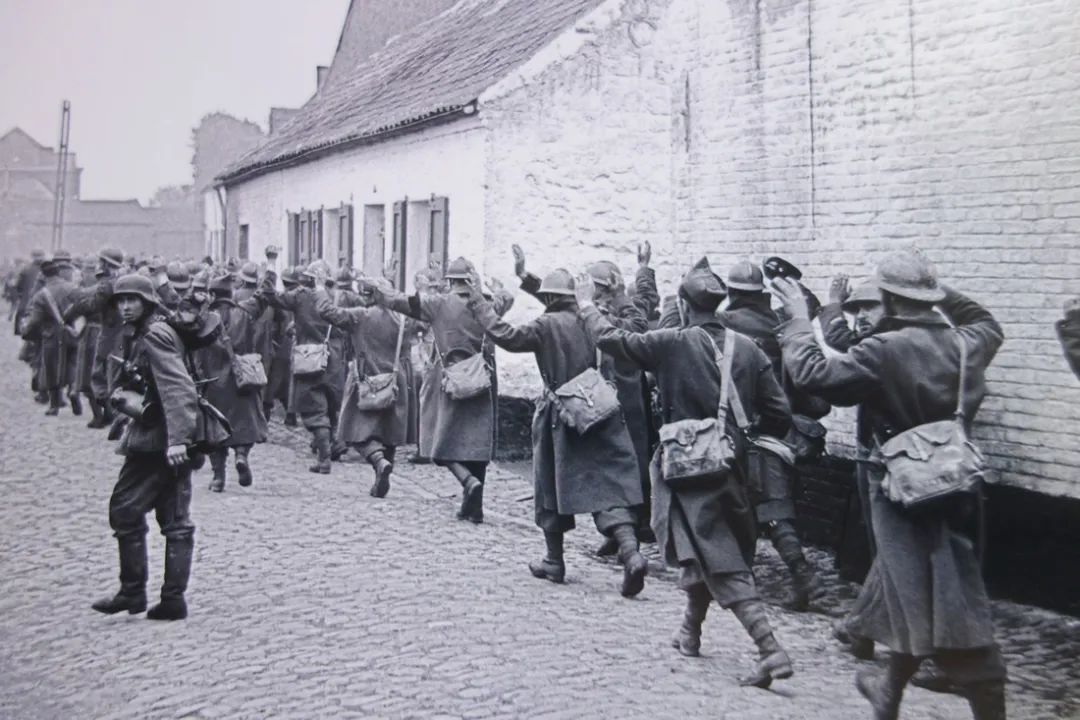 法国士兵投降图片