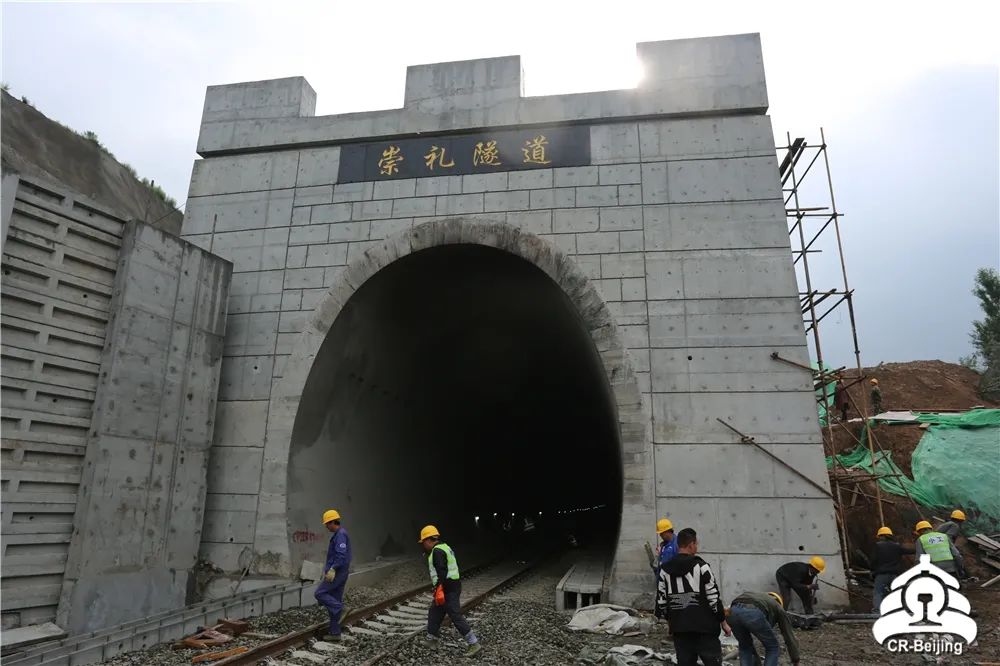 助力冬奥太锡铁路太崇段铺轨完成预计10月通车
