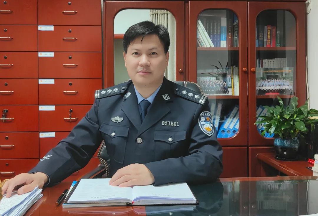 李英伟:"文武双全"的警保"大管家" | 学习七一讲话 践行初心使命