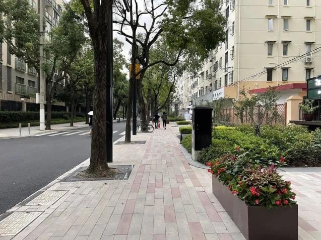 欢迎的商家;另一方面,街道计划和区城管部门,社区