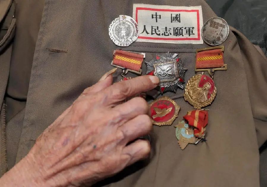 三次奔赴朝鲜战场,九死一生,荣立一等战功,荣获朝鲜一级战士荣誉勋章