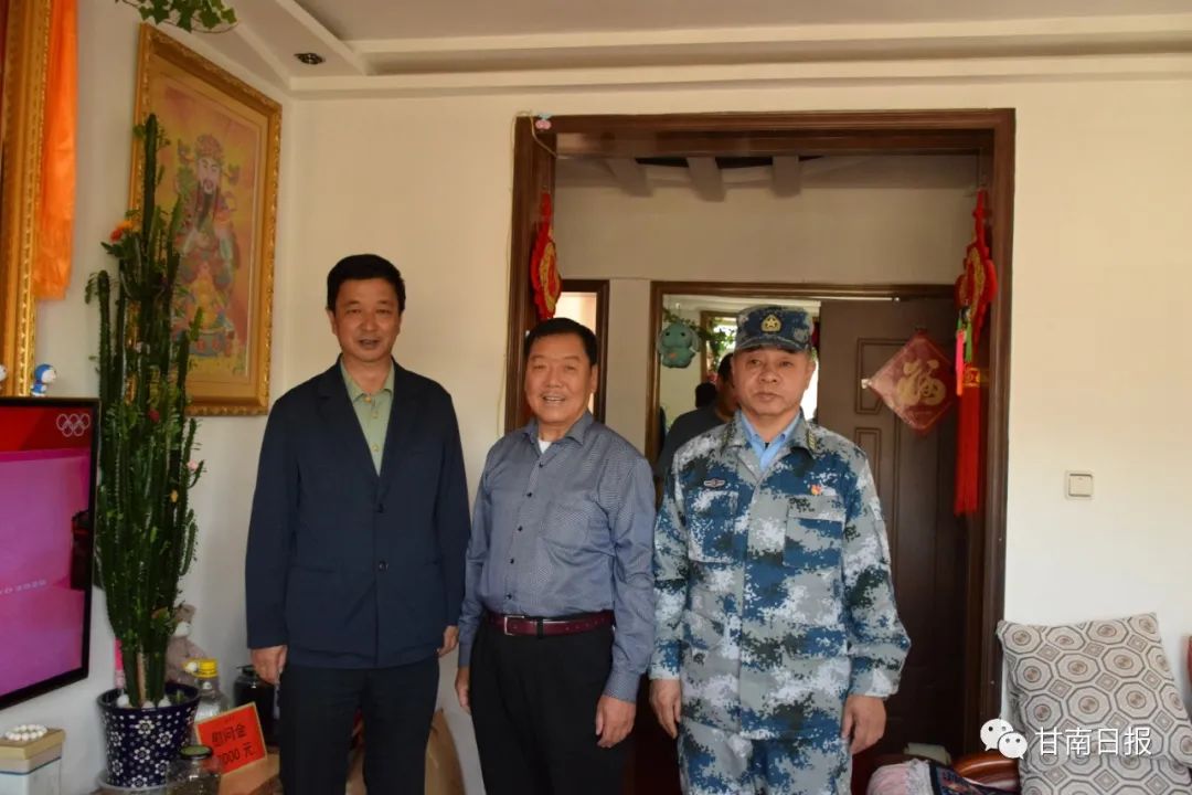 史远峰王建军看望慰问驻地部队官兵