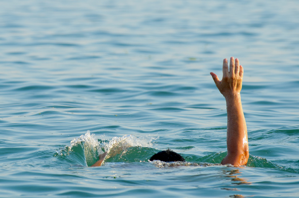 暴雨中溺水触电你会正确施救吗