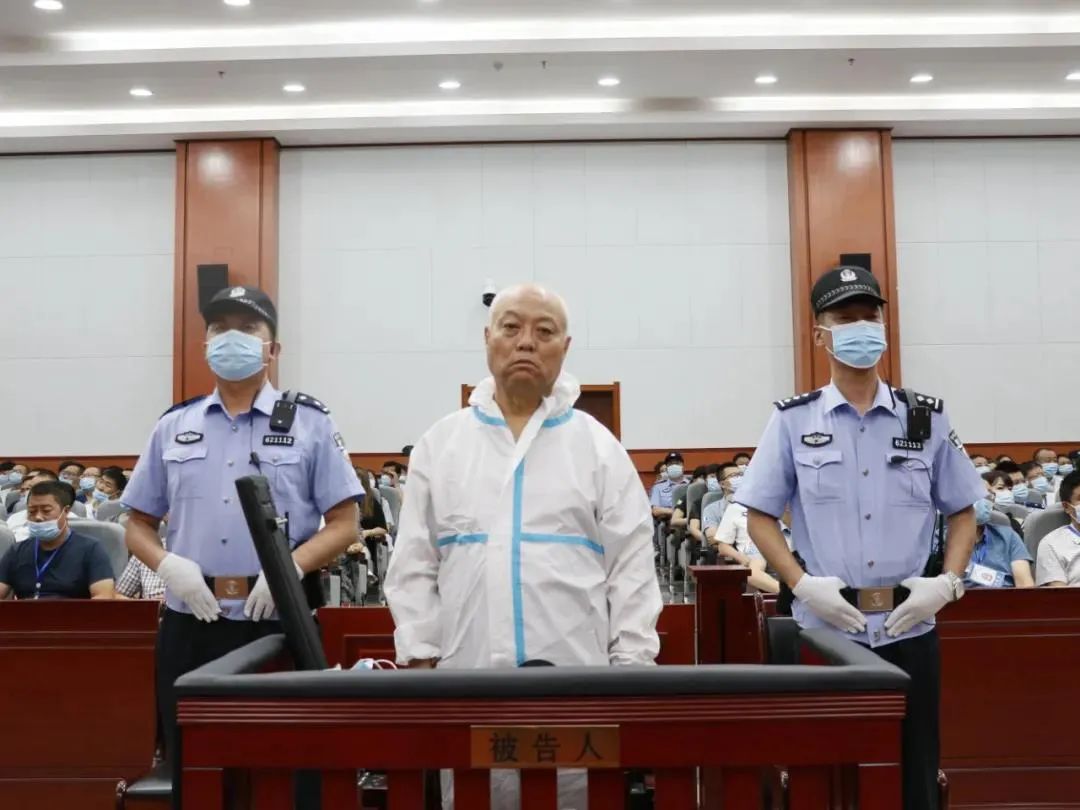 被告人席飞跃受贿案一审开庭