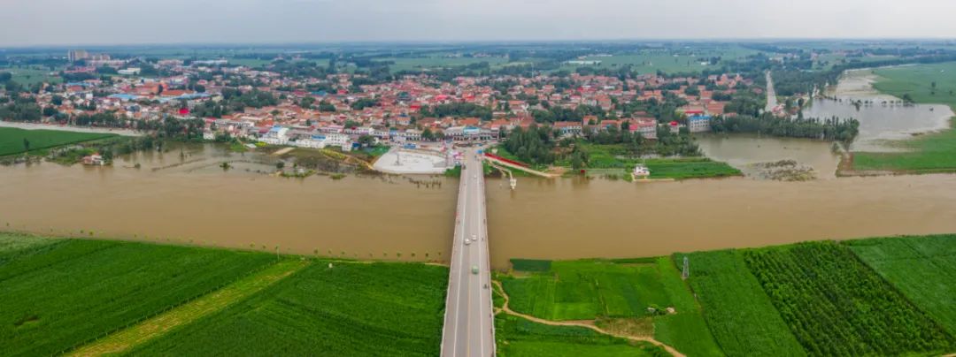 连日来,受强降雨和上游泄洪影响,卫河南乐段水位持续上涨.